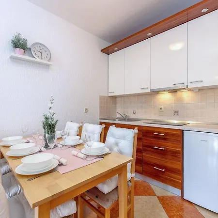 Apartment Apartment In Kvarner With Bubble Bath, Cleaning Included Crikvenica