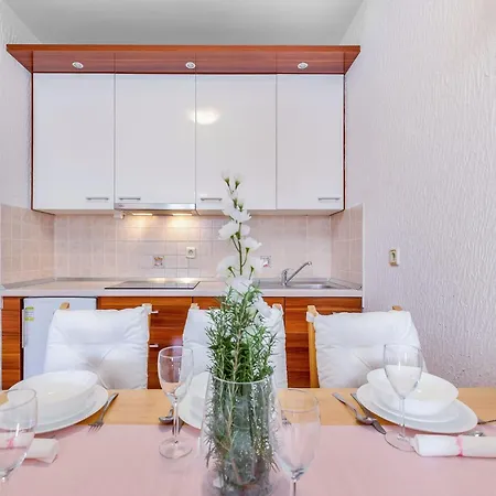 Apartment Apartment In Kvarner With Bubble Bath, Cleaning Included *