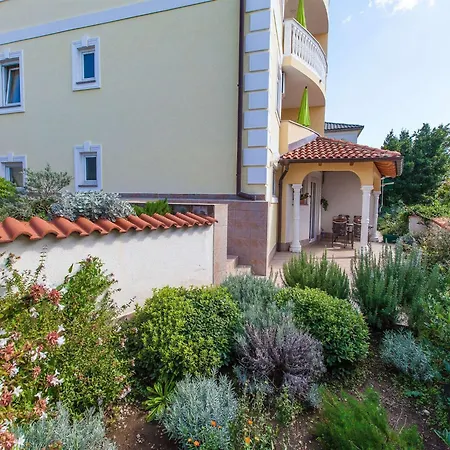Apartment Apartment In Kvarner With Bubble Bath, Cleaning Included Crikvenica