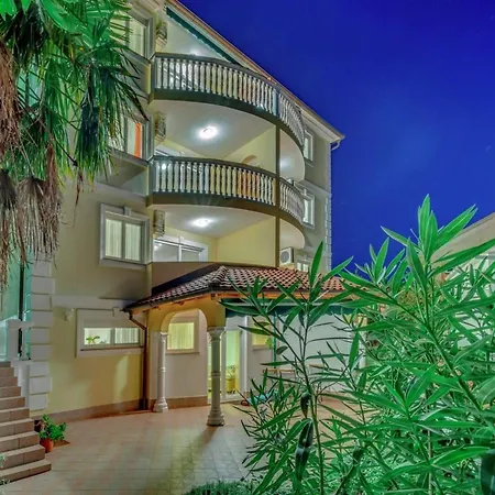 Apartment Apartment In Kvarner With Bubble Bath, Cleaning Included Crikvenica