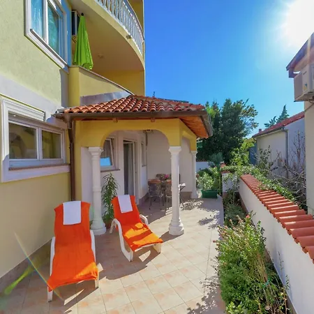 Apartment In Kvarner With Bubble Bath, Cleaning Included Crikvenica